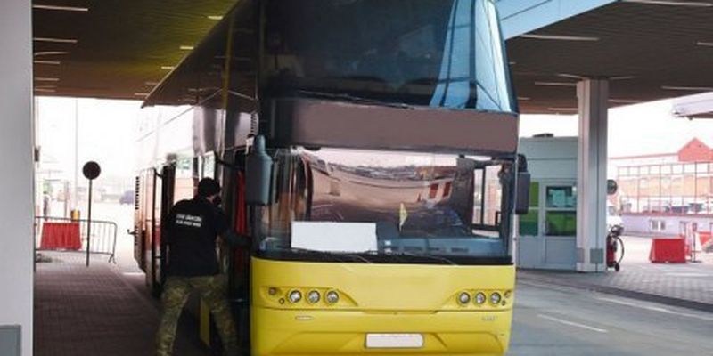 В Польшу не пустили целый автобус из-за больного коронавирусом