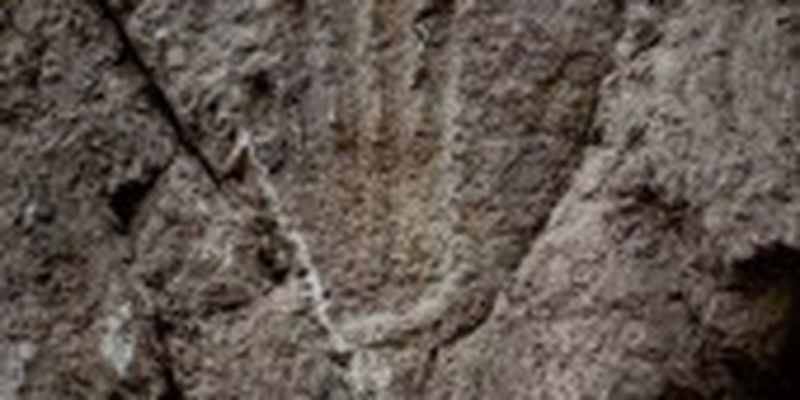 Археологи виявили в Ізраїлі відбиток долоні, якому тисяча років