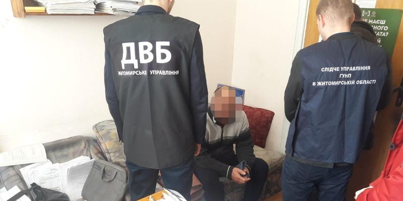 У Житомирі чоловік намагався підкупити слідчих поліції за 100 тисяч гривень