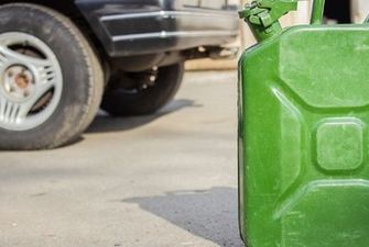 Продают "бодягу" по заоблачной цене: как украинцы наживаются на бензиновом кризисе