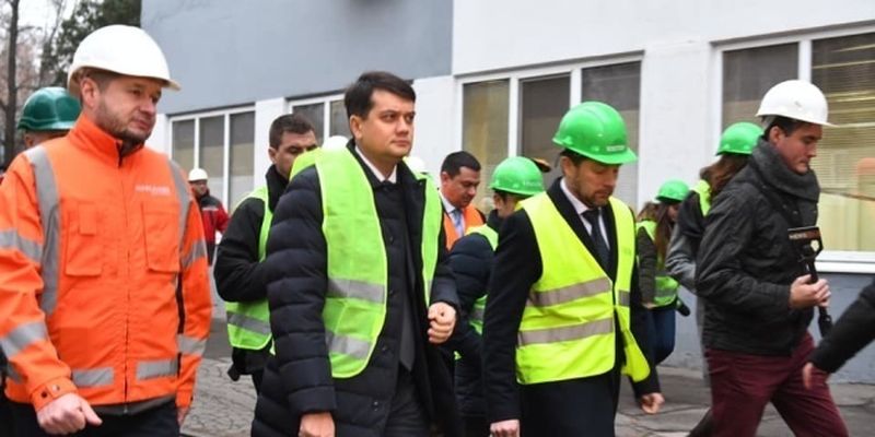 Разумков посетил запорожский завод "Запорожкран"