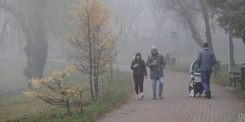У Києві протягом дня утримається туман: мешканців столиці просять бути обережними