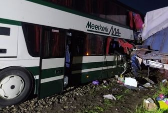 В Кировоградской области пассажирский автобус попал в ДТП, трое погибших