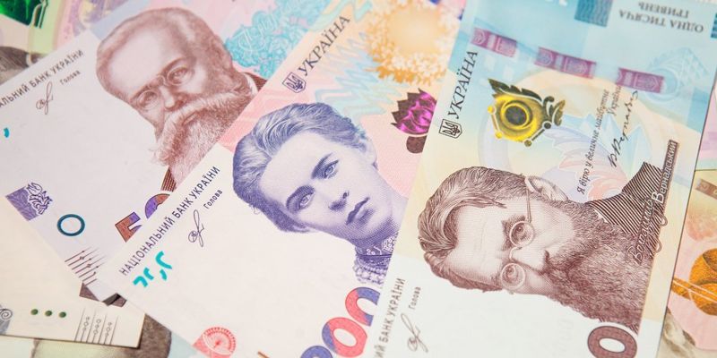 По уровню девальвации гривна обошла рубль, впереди только замбийская кварча
