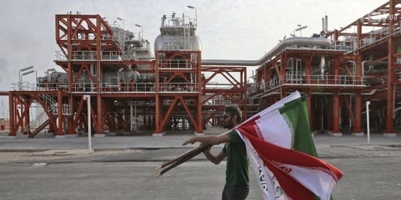 В Ірані знайшли величезне родовище з 53 млрд барелів нафти - президент Рухані