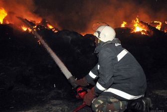 На київському авторинку внаслідок пожежі згоріли сім автомобілів