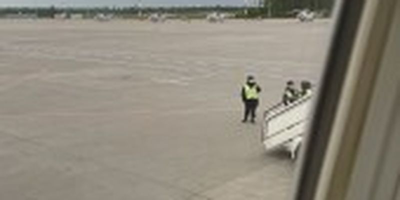Літак розвернули на злітній смузі: в Росії затримали опозиціонера Андрія Пивоварова