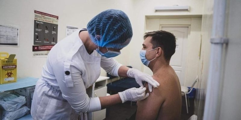 В Украине за сутки вакцинировали от коронавируса почти 27 тысяч человек