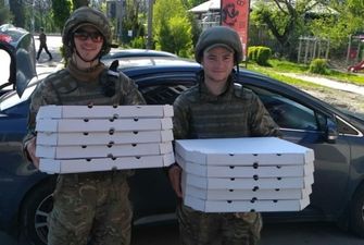Харьковская пиццерия собрала донатов на ₴1 миллион и сделала на них 2700 "подвешенных" пицц