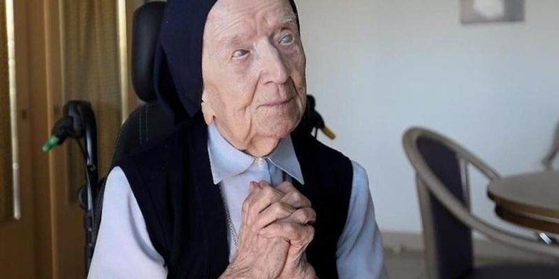 Во Франции умер самый старый человек в мире