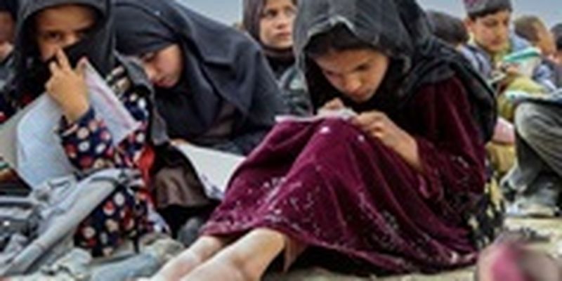 В Афганистане из-за отравления в школе госпитализировали 60 девочек