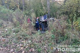 На Тернопольщине Peugeot слетел в кювет: погибли две девушки