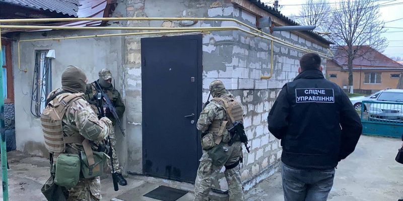 Отбирали выплаты: силовики задержали преступников, наживавшихся на украинцах во Франции