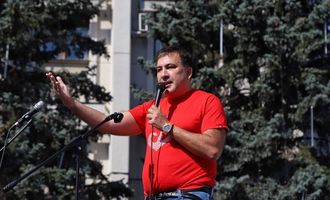 Саакашвили признался, что Путин хватал его за коленки в темной комнате