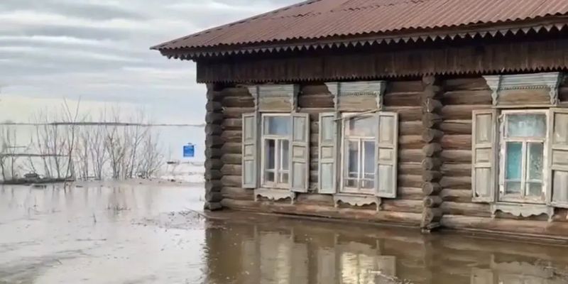 Следом за Орском и Оренбургом: в России на грани затопления оказался город, где расположен единственный завод по изготовлению БМП. Видео