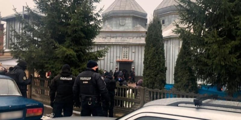 На Буковине две религиозные общины не поделили церковь