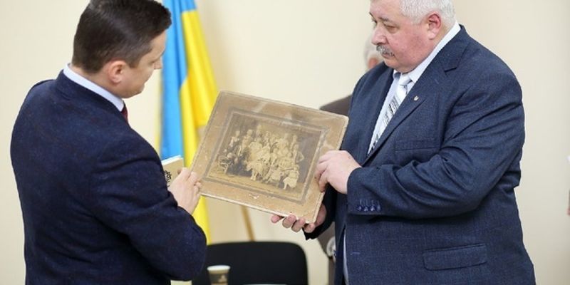 В тернопольский музей передали фотографию юного Степана Бандеры