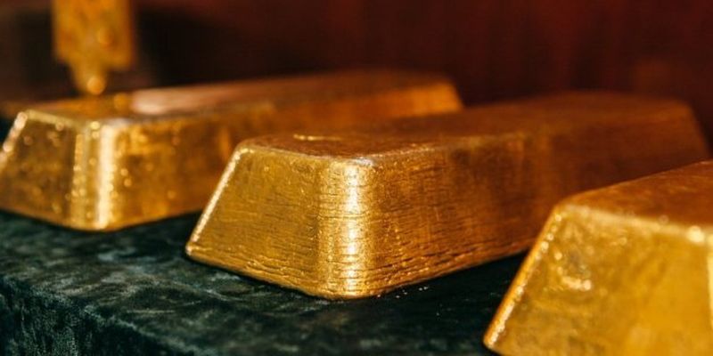 Экс-прокурор подозревается в завладении 8 килограммами золота