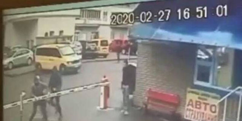 Били ногами по голове: в Киеве напали на бизнесмена. 18+