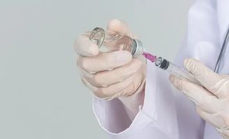 AstraZeneca признала побочные эффекты вакцины против COVID-19