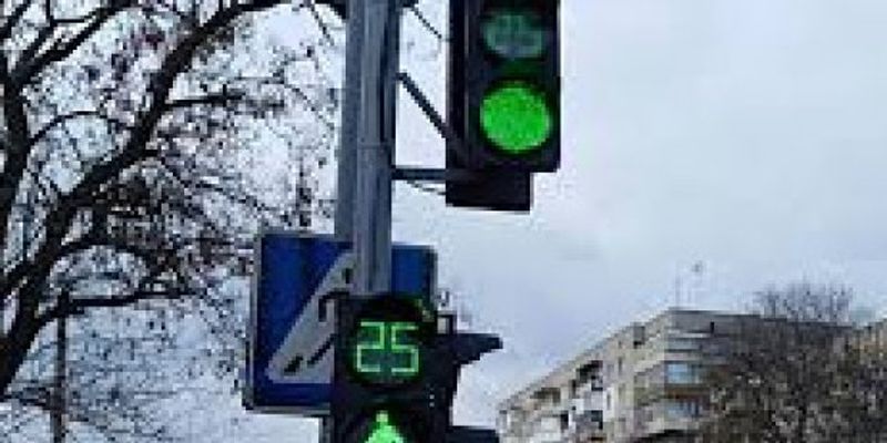 В Харькове пьяный водитель уснул на светофоре, пока ждал зеленый сигнал
