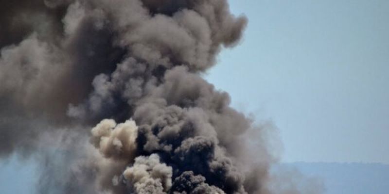 Столб черного дыма поднялся над Киевом: что происходит, кадры ЧП