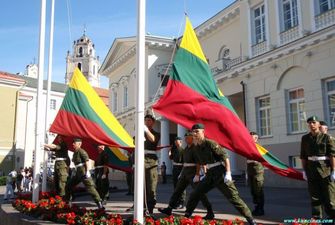 Литва підписала угоду на придбання 200 американських бронеавтомобілів