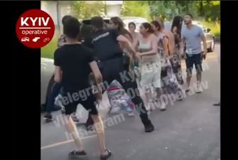 В Киеве ромы всем табором пытались отбить виновников ДТП, в котором пострадала женщина с ребенком