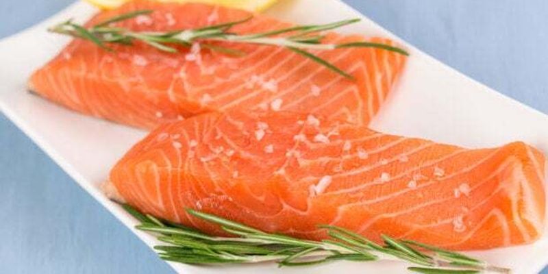 Дієтологи розповіли, скільки порцій риби щотижня може знизити ризик захворіти на рак і діабет ІІ типу