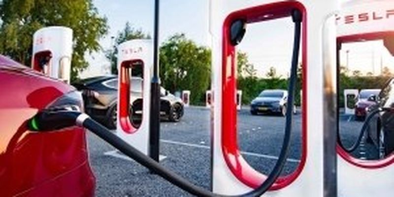 В ближайшее время Tesla откроет в Украине зарядные станции Supercharger