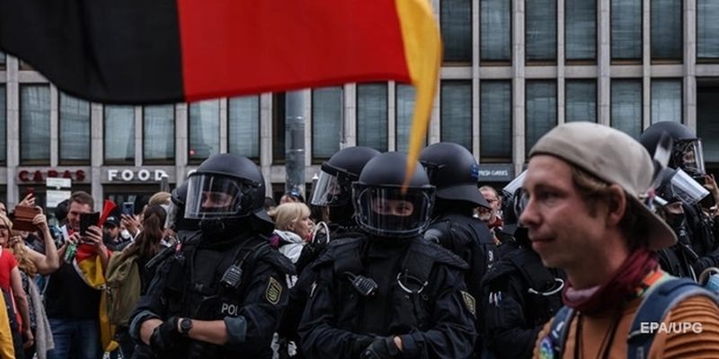 В Берлине тысячи людей протестовали против карантинных против мер