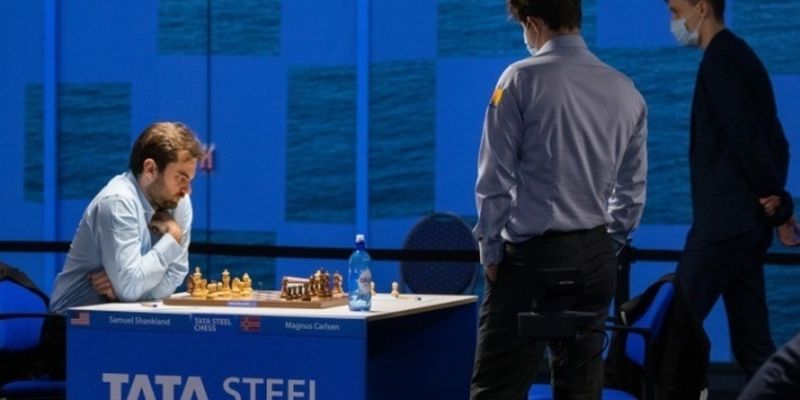 Шахматный король Карлсен выходит в лидеры на турнире в Вейк-ан-Зее