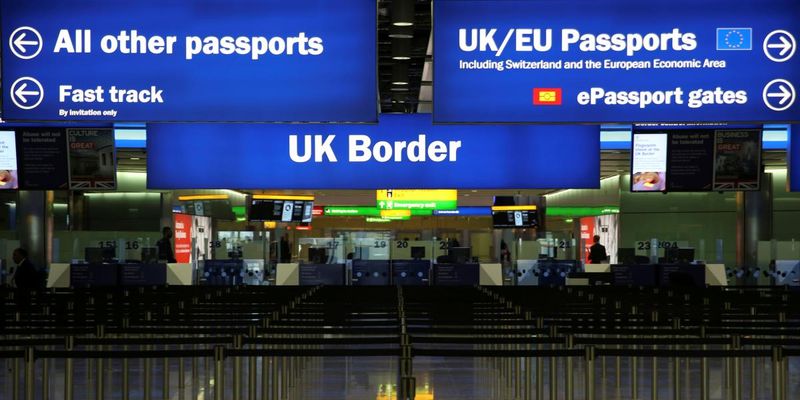 У британських аеропортах можуть зняти обмеження на перевезення рідин