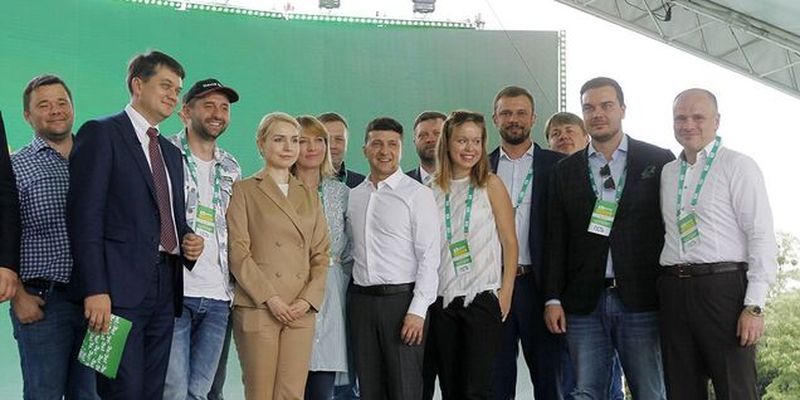 Одноклассники "Слуги народа": еще две партии отправят депутатов учиться в школу