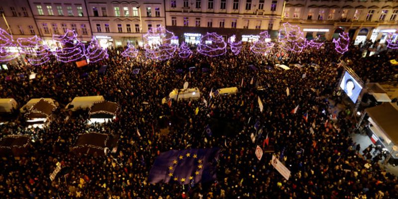 У Празі тисячі людей вимагають відставки прем'єр-міністра Чехії
