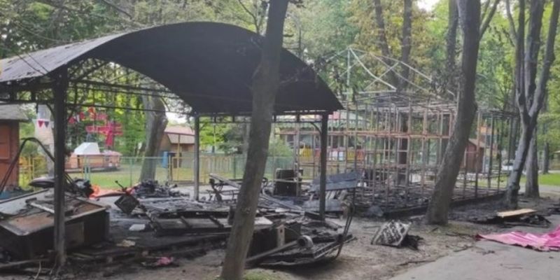 В центральном парке Винницы сгорели детские аттракционы