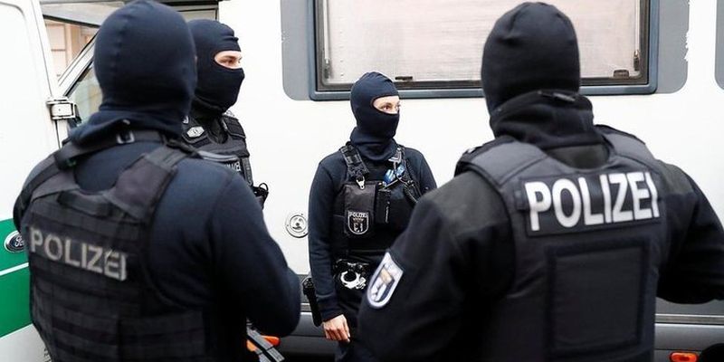 В Германии вооруженный злоумышленник расстрелял жителей дома
