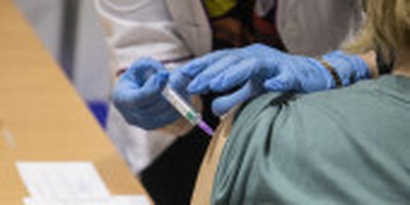 Чи можуть вакциновані від COVID інфікувати інших - відповідь МОЗ