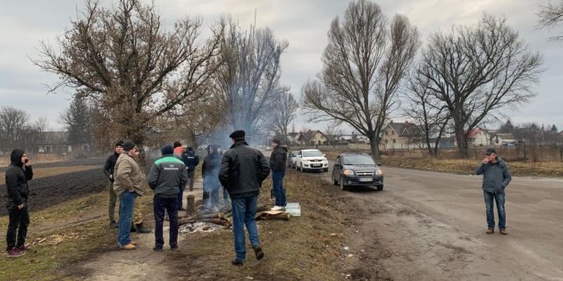 Бунт в Тернопольской области из-за эвакуации украинцев из Китая: люди грозятся перекрывать дороги