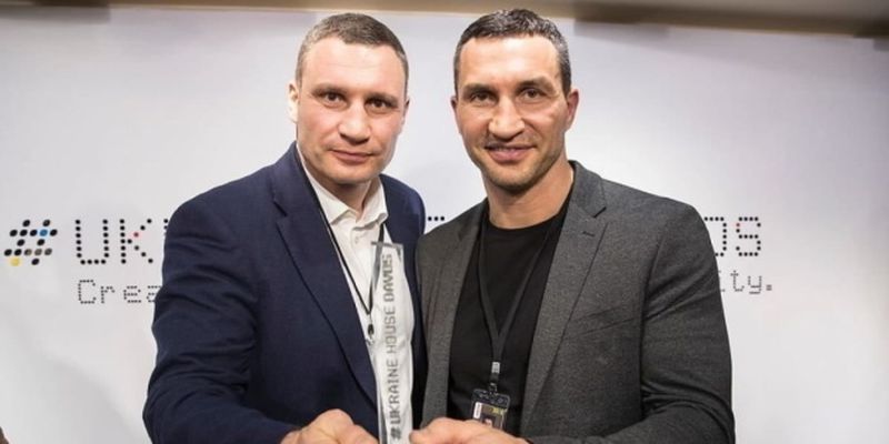 Братья Кличко и Усик - в ТОП-10 рейтинга боксеров Европы всех времен