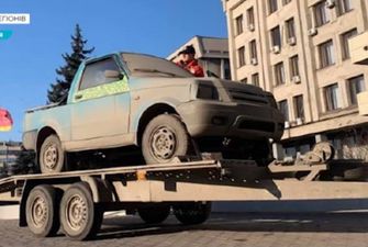 Украинец приобрел машину из пластика