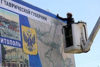 Скандальная певица Чичерина развешивает пропагандистские баннеры в Мелитополе: фото