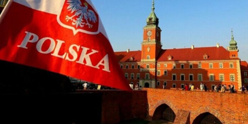 Обмеження для чоловіків за кордоном: польський міністр розповів, що буде з українськими студентами