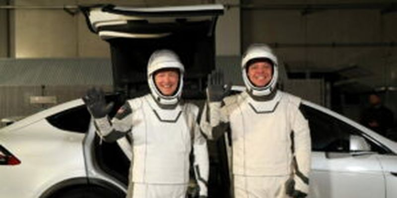 По заоблачному тарифу: Tesla подрядилась в такси для астронавтов
