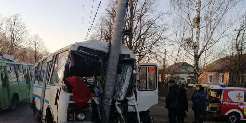 Жуткое ДТП с пассажирским автобусом случилось на Житомирщине, есть погибший