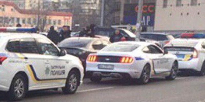 На Mustang с луганскими номерами: в Киеве на горячем поймали псевдопатруль "полиции". Видео