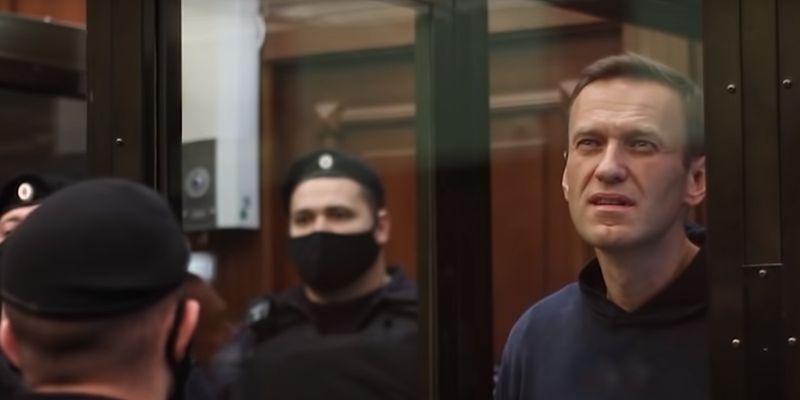 Олексій Навальний розповів, що з ним роблять у російській колонії: "Обожнює знімати голим"