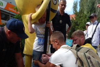 В Херсонской области мальчик застрял в рекламном сооружении