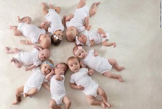Дев'ять медсестер, які завагітніли одночасно, народили: зворушливі фото