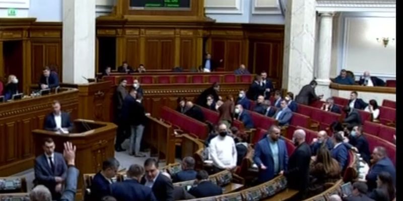 Рада приняла нашумевший "антиколомойский" законопроект о налогах